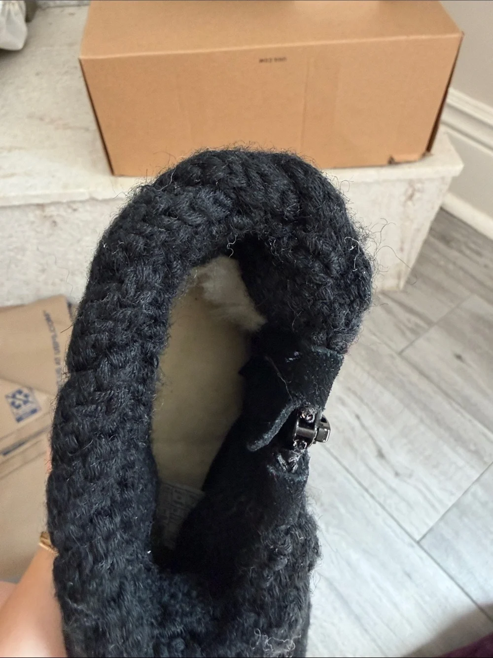 UGG Women's Classic Mini Chunky Knit boots new size 7